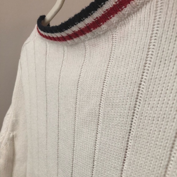 Brandy Melville V-Neck Cropped Sweater - Picture 6 of 6